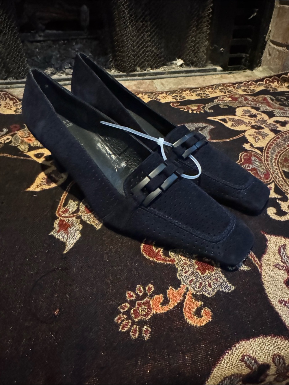 90s-Stuart-Weitzman-Navy Square-Toe kitten heels